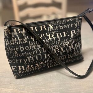 Adorable Burberry baguette ❤️